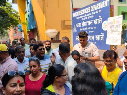 mhadei lovers surrounding the chief engineer by marching on the water resources department | म्हादईप्रेमींचा हल्लाबोल; जलस्रोत खात्यावर मोर्चा काढत मुख्य अभियंत्यांना घेराव