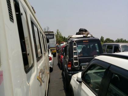 traffic jam at goa national highway | लेनची शिस्त न पाळणाऱ्या वाहन चालकांमुळे गोवा राष्ट्रीय महामार्गावर वाहतूक कोंडी