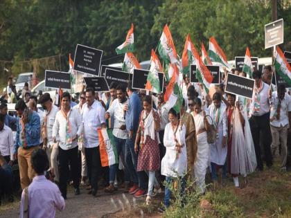 GOA : Congress workers protests in front of CBI's office | काँग्रेस कार्यकर्त्यांची सीबीआय कार्यालयासमोर जोरदार निदर्शने, पोलीस-आंदोलकात झटापट