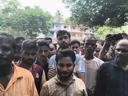 Compensation to deceased worker's family: Workers' agitation outside 'Deccan Fine' factory | मृत कामगाराच्या कुटुंबाला नुकसानभरपाई द्या: 'डेक्कन फाईन' कारबाहेर कामगारांचे आंदोलन