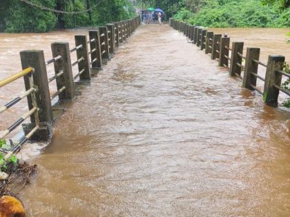 Heavy rains lashed the state, ravines collapsed, bridges sank in panji | जोरदार पावसाने राज्याला झोडपले, दरडी कोसळल्या, पूल बुडाले