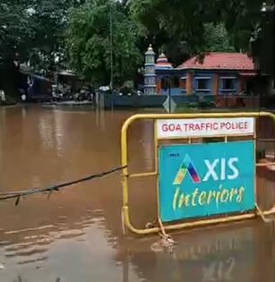 Roads in Old Goa have the appearance of ponds  | जुने गोवेतील रस्त्यांना तळ्याचे स्वरुप 