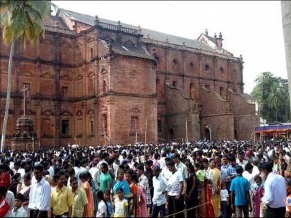 St. Francis Xavier Festa Begins: Precincts Filled with Devotees: Mortuary from 21 November 2024 | सेंट फ्रान्सिस झेव्हियर फेस्ताला सुरुवात: परिसर भाविकांनी गेला फुल्लुन: शवप्रदर्शन २१ नोव्हेंबर २०२४ पासून