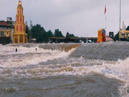 Heavy Rain Gangapur dam's discharge doubled, Godavari in flood-like condition | पाणलोट क्षेत्रात जोर'धार'; गंगापुर धरणाचा विसर्ग झाला दुप्पट, गोदावरीला पुरसदृश्य स्थिती Heavy Rain Gangapur dam's discharge doubled, Godavari in flood-like condition | पाणलोट क्षेत्रात जोर'धार'; गंगापुर धरणाचा विसर्ग झाला दुप्पट, गोदावरीला पुरसदृश्य स्थिती