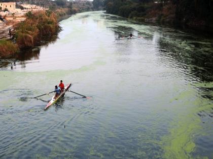 Suicide by taking a plunge in the Godavari from the college youth on the bridge | महाविद्यालयीन युवकाची पूलावरुन गोदापात्रात उडी घेऊन आत्महत्त्या