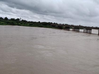 Due to flood, electricity of 52 villages of Godavari basin stopped | पुरामुळे गोदा काठच्या 52 गावांचा विद्युतपुरवठा बंद