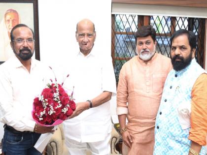 Minister Uday Samant along with MLA Bharat Gogavle Meeting of NCP President Sharad Pawar | मंत्री उदय सामंतांनी आमदार भरत गोगावलेंसह घेतली शरद पवारांची भेट, चर्चेना उधाण; सामंत म्हणाले...