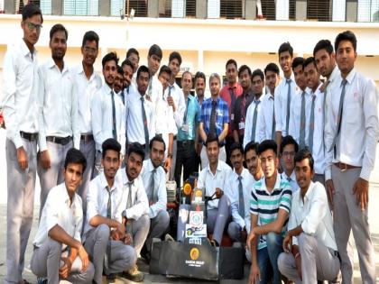 'Gokart' racing car made by students in Jalgaon | जळगावात विद्यार्थ्यांनी बनवली ‘गोकार्ट’ रेसिंग कार