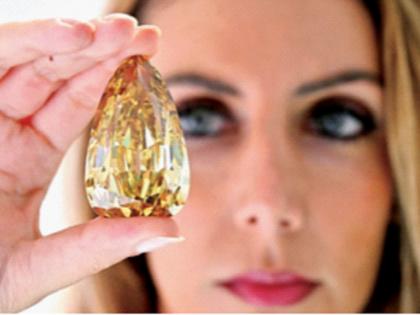 Golden diamond to be sold for one and a half million dollars!, Auction in December, bids starting at one dollar | सोनेरी हिरा विकला जाणार दीड कोटी डॉलर्सना!, डिसेंबरमध्ये लिलाव, एक डॉलरपासून लागणार बोली