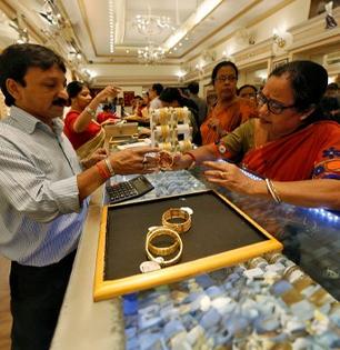 पुढील वर्षात १ तोळा सोन्यासाठी किती पैसे मोजावे लागणार? ब्रोकरेज फर्मने सांगितला मोठा आकडा