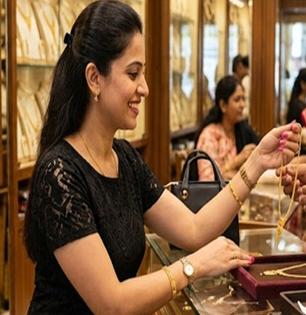 चांदीच्या दरात ४७४५ रुपयांची घसरण, सोन्याच्या किमतीतही मोठी घट; पटापट चेक करा नवे दर?