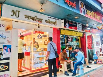 भगदाड पाडून ज्वेलर्सचे दुकान लुटले, पोलिस अधिकाऱ्याच्या कार्यालयाजवळच दरोडा