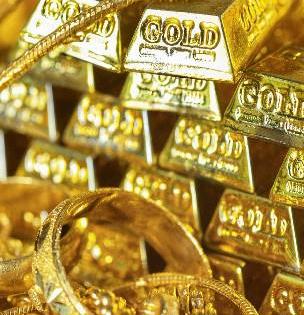 सोनं झळकलं! वर्षभरात दिले ६७% रिटर्न्स, २०२६ मध्ये १० ग्रॅमचा भाव दीड लाखाच्या पुढे जाण्याचा अंदाज