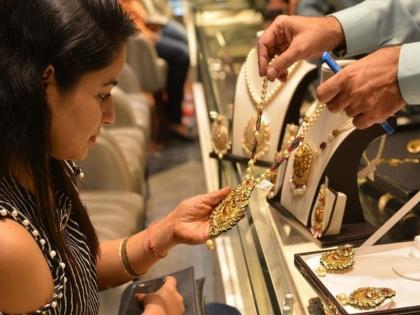 As many as 400 tonnes of gold were purchased by consumers in the country in the last three months. | जगणेही रुळावर यावे...