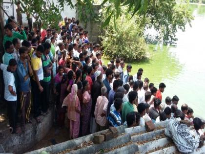 In Gondia, the young lake in the Ganga district is about to immerse Sharada | गोंदियात शारदा विसर्जनासाठी गेलेला बुडाला तरुण तलावात  