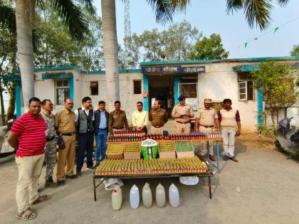 Domestic and foreign liquor worth 77 thousand seized from Adasi | अदासी येथून ७७ हजाराची देशी, विदेशी दारू जप्त  