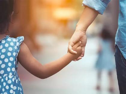 how to recognize good touch and bad touch explain to your kids | कसा ओळखायचा 'Good Touch' आणि 'Bad Touch'; समजावून सांगा आपल्या चिमुकल्यांना