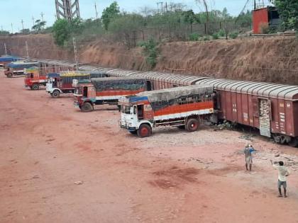 From Konkan Railway, 5 tonnes of grain came | अन्नधान्य घेऊन मालगाडी आली रत्नागिरीत; कोकण रेल्वेतून आले २,६५५ टन धान्य