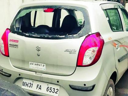 Chaos of goons in Surendranagar at Nagpur: Vehicles vandalized | नागपुरातील सुरेंद्रनगरात गुंडांचा हैदोस : वाहनांची तोडफोड