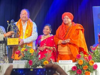 bjp mp gopal shetty awarded pillar of hindutva award 2024 | खासदार गोपाळ शेट्टी यांना "पिलर ऑफ हिंदुत्व पुरस्कार २०२४" प्रदान