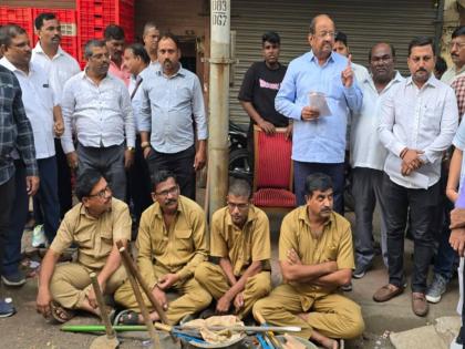 gopal shetty surrounded the municipal employees who came to cut the water connection | पाणी कनेक्शन तोडायाला आलेल्या पालिका कर्मचाऱ्यांना गोपाळ शेट्टी यांनी घातला घेराव!