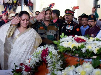 Shaheed Major completed his dream dream wife: Gauri Mahadiyak, will be soon recruited to the army | शहीद मेजरचे अधुरे स्वप्न पत्नी करणार पूर्ण : गौरी महाडीक, लवकरच सैन्यात होणार भरती