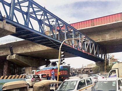 Even after the accident, the Ganga's bridge was 'like Jha'. | अपघातानंतरदेखील गोवंडी येथील पुलाचा सांगाडा ‘जैसे थे’