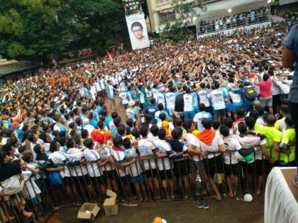 46 Govinda injured in Dahihandi Thorat in Mumbai |  मुंबईत दहीहंडीच्या थरारात 117 गोविंदा जखमी