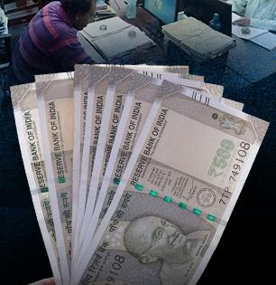 8th Pay Commission: आठव्या वेतन आयोगानंतर तीन पट वाढणार कर्मचाऱ्यांची सॅलरी? केव्हापासून होणार लागू, जाणून घ्या अपडेट