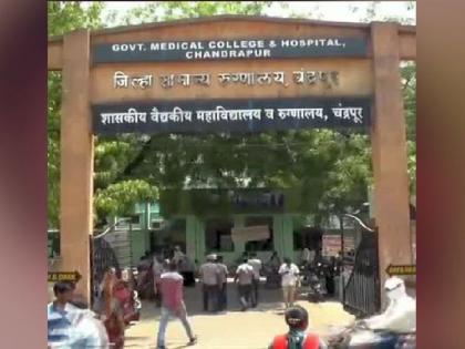 four arrested for beating up Medical college doctor in chandrapur; Second incident in a week | वैद्यकीय महाविद्यालयातील डॉक्टरांना मारहाण, चौघांना अटक; आठवडाभरातील दुसरी घटना