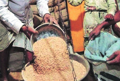 Fraud on Free Grain Distribution Commission in sangli | मोफत धान्यवाटप कमिशनवर डल्ला, प्रशासन-सेल्समनचे संगनमत