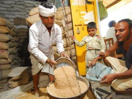 Distribution of foodgrains to 65% ration card holders | ६५ टक्के  शिधापत्रिकाधारकांना अन्नधान्याचे वाटप  