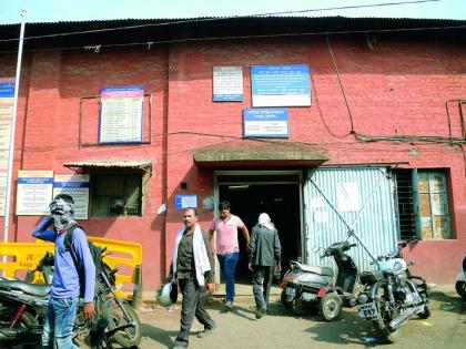 Work of Rural RTOs under Heating Tin Shade | तापत्या टीनाच्या शेड खाली ग्रामीण आरटीओचे कामकाज