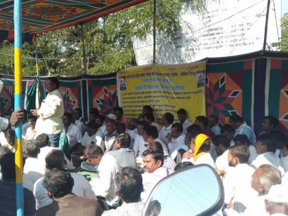 Gramsevak agitation for various demands | विविध मागण्यांसंदर्भात ग्रामरोजगार सेवकांचे धरणे आंदोलन