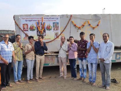 Welcome to Khamgaon with a 31 feet stone idol of Lord Bahubali | भगवान बाहुबलींच्या ३१ फुटी मूर्ती पाषाणाचे खामगावात स्वागत