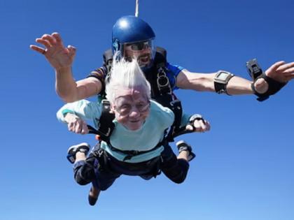 104-year-old grandmother's sky diving! | १०४ वर्षांच्या आजीबाईंचं स्काय डायव्हिंग!