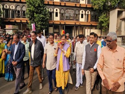 The four-day Akshar Festival of the Satara Book Festival started with Granthdindi | साताऱ्यातील ग्रंथमहोत्सवास ग्रंथदिंडीने प्रारंभ, रौप्य महोत्सवी वर्षाकडे वाटचाल 