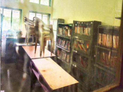 Library in Marathi department locked; Mumbai University did not get time to repair fans, electricity; Work delayed for a year | मराठी विभागातील ग्रंथालय कुलूपबंद; पंखे, विद्युत दुरुस्तीसाठी मुंबई विद्यापीठाला मिळेना वेळ; वर्षभरापासून खोळंबले काम Library in Marathi department locked; Mumbai University did not get time to repair fans, electricity; Work delayed for a year | मराठी विभागातील ग्रंथालय कुलूपबंद; पंखे, विद्युत दुरुस्तीसाठी मुंबई विद्यापीठाला मिळेना वेळ; वर्षभरापासून खोळंबले काम