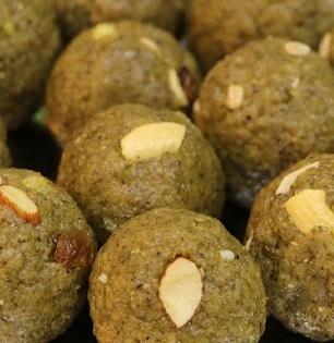 हिरव्या मुगाचे लाडू म्हणजे लहानपणची सुंदर आठवण, आजीच्या काळातलं सुपरफूड-पाहा पारंपरिक रेसिपी...