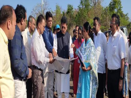 Green hydrogen project will be set up in Adali, Aryan Group director information; Inspected the site along with Minister Kesarkar | आडाळीत ग्रीन हायड्रोजन प्रोजेक्ट उभारणार, आर्यन ग्रुप संचालकांची माहिती; मंत्री केसरकरांसह केली जागेची पाहणी