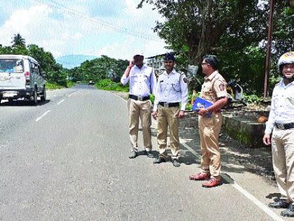 Police force on Mumbai-Goa route | मुंबई-गोवा मार्गावर पोलीस बंदोबस्त