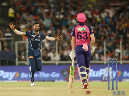 IPL 2022 Finals RR vs GT Live Updates : Gujarat Titans need 131 to win IPL 2022 and create history in front of 1,04,859 people.  | Hardik Pandya IPL 2022 Finals RR vs GT Live Updates : हार्दिक पांड्याने घरचे मैदान गाजवले, राजस्थान रॉयल्सला १३० धावांवर रोखले