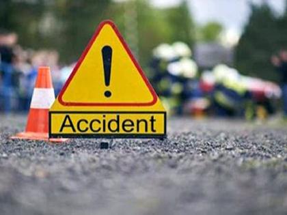 man dies after car crash on divider while saving the dog, one injured | श्वानाला वाचविण्याच्या नादात कारला अपघात; भावाचा मृत्यू, बहीण गंभीर