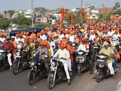 Akola: Culture Conservation Committee's welcome trip to Gudipadwa, awareness about voting through billboards | Akola: गुढीपाडव्याला निघाली संस्कृती संवर्धन समितीची स्वागत यात्रा, फलकांद्वारे मतदानाविषयी जनजागृती