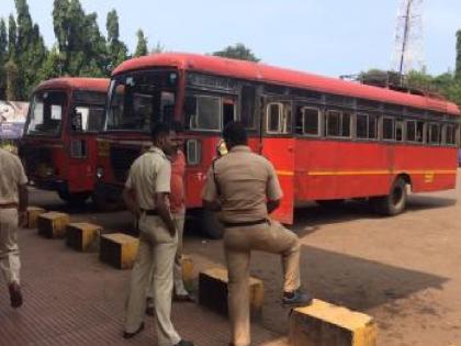 ST employees strike Guhagar, Khed, Dapoli Agar are strictly closed | ST Strike: गुहागर, खेड, दापोली आगारात कडकडीत बंद; रत्नागिरी जिल्ह्यात ४० टक्के वाहतूक ठप्प