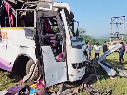 The driver was making a reel, then the bus hit the electric pole, 3 passengers died  | रिल बनवत होता ड्रायव्हर, तेवढ्यात विजेच्या खांबावर आदळली बस, ३ प्रवाशांचा मृत्यू 