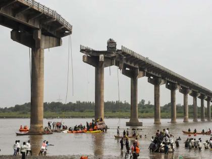 Gujarat Mahisagar bridge accident 18 bodies found in the river 4 engineers of the department suspended | गुजरात पूल दुर्घटनेप्रकरणी सरकारची मोठी कारवाई, अनेक अधिकारी निलंबित; १८ मृतदेह सापडले Gujarat Mahisagar bridge accident 18 bodies found in the river 4 engineers of the department suspended | गुजरात पूल दुर्घटनेप्रकरणी सरकारची मोठी कारवाई, अनेक अधिकारी निलंबित; १८ मृतदेह सापडले