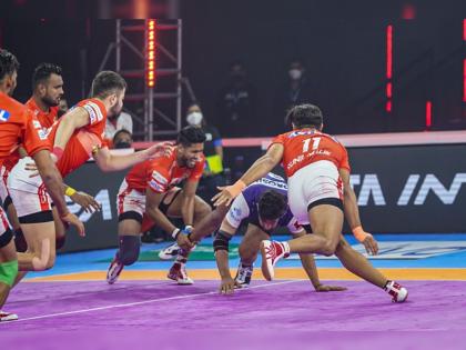 Pro Kabaddi League 2021-22: Bengaluru Bulls script a brilliant comeback to win against Puneri Paltan, Haryana Steelers beat Gujarat Giants | Pro Kabaddi League 2021-22: दीड मिनिटांत ग्रह फिरले अन् गुजरातवर हरयाणा भारी पडले; पुण्यानं आघाडी घेऊनही बंगळुरूकडून मानली हार 