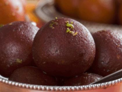 Gulab Jamun : ना गुलाब ना जामून, मग या गोड पदार्थाला कसं पडलं हे नाव? सगळ्यांनाच खायला आवडतं पण माहिती कुणालाच नसेल!