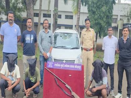 Three arrested for threatening a procession with a gun in Pachgaon kolhapur | Kolhapur: मिरवणुकीत बंदुकीचा धाक दाखवणाऱ्या तिघांना अटक, पाचगावात पूर्ववैमनस्यातून प्रकार Three arrested for threatening a procession with a gun in Pachgaon kolhapur | Kolhapur: मिरवणुकीत बंदुकीचा धाक दाखवणाऱ्या तिघांना अटक, पाचगावात पूर्ववैमनस्यातून प्रकार